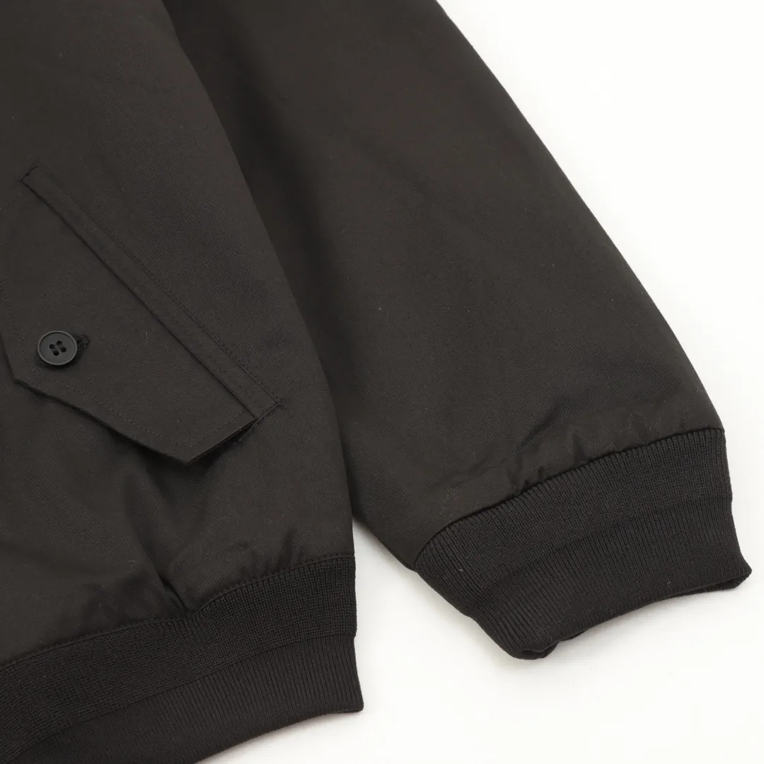 🅿️540 Ralph Lauren 25 Spring and Summer Solid Color Embroidered Logo Zipper Jacket Men's Black Ralph Lauren/Ralph Lauren Harrington Old Money Style Old Cadre Zipper Jacket The Harrington jacket's lapel zipper windproof design perfectly blends casual style and street trend elements. The fabric texture of the jacket is excellent and comfortable to wear. It is a very versatile trendy jacket. Original development. 100% cotton fabric with exquisite embroidery. The evergreen model is safe to buy and will never go out of style. The fabric is also different from others. The new model is not as stiff as the old model. I think it is better to wear 100% pure cotton. The hardness is just right and not that stiff. This is this year’s upgrade, but I feel it is easier to wear. The embroidery on the chest is made of German Oman embroidery fiber with original data. The embroidery process is very particular. It uses Japanese Tajima machines to ensure that the embroidery is exquisite and three-dimensional, which is what I said is different from what is on the market. SIZE: M-2XL